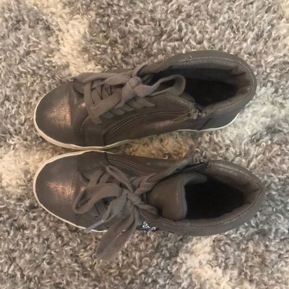 Girls size 1 hightop ! - Picture 2 of 2